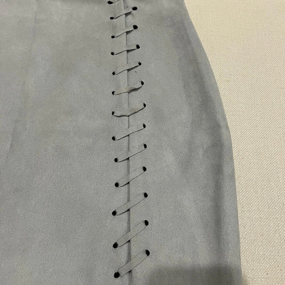 Misguided size 6 Mini Skirt tie embellishment and slit - Picture 3 of 8